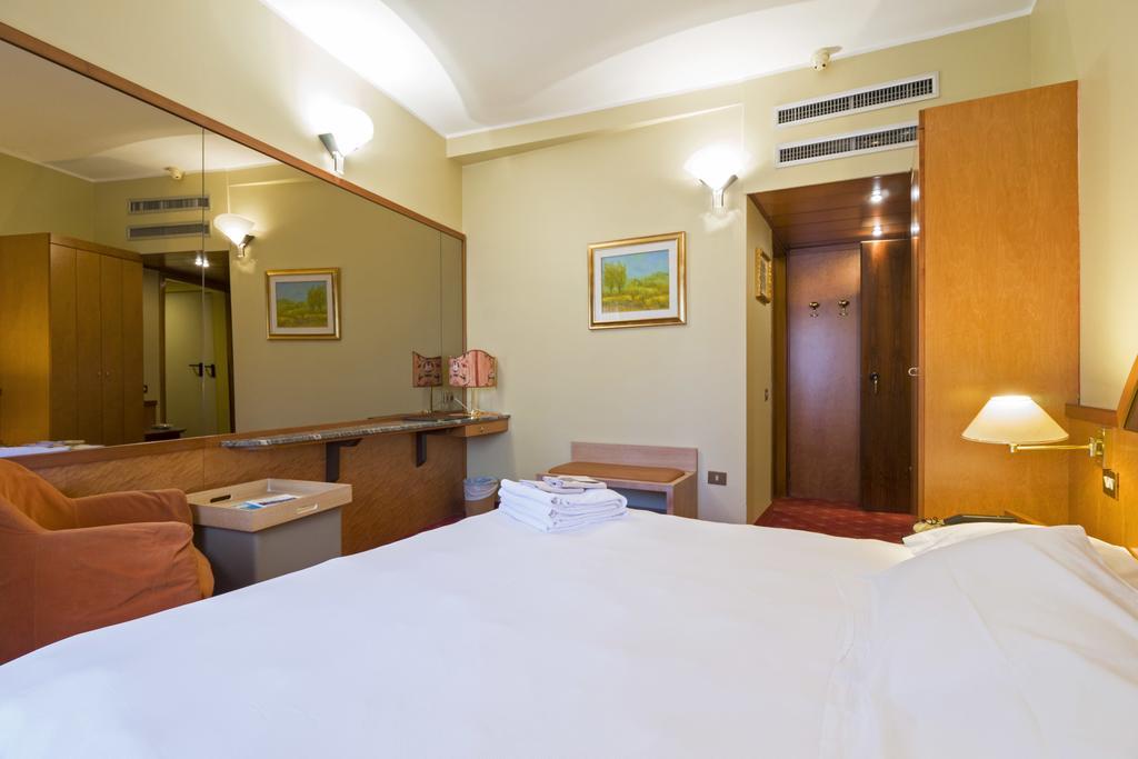 Hotel Carrobbio Milan Luaran gambar