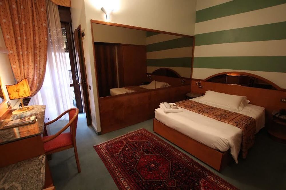 Hotel Carrobbio Milan Luaran gambar