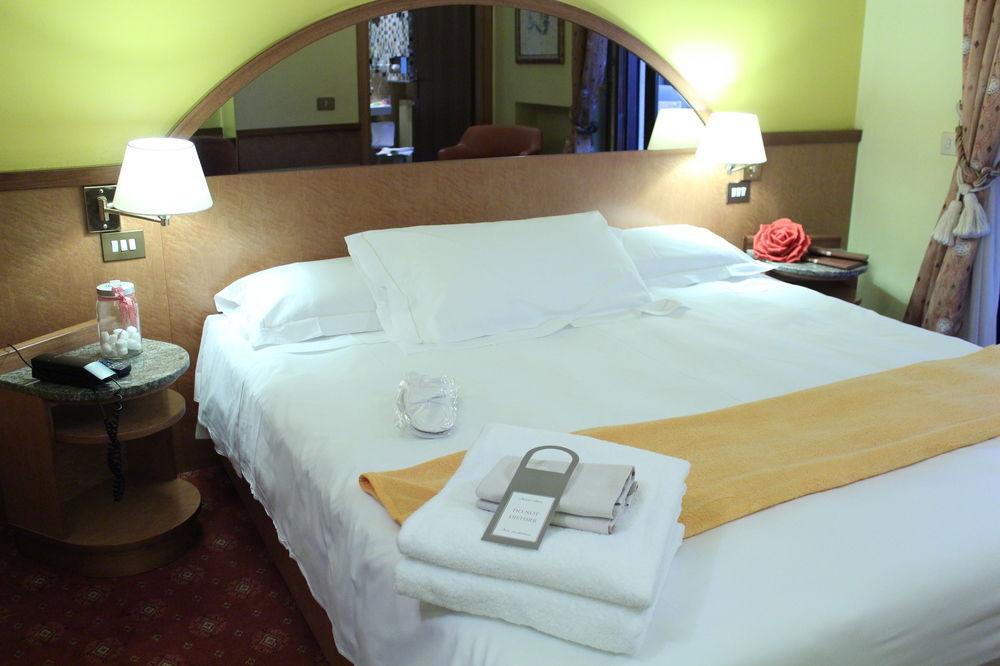 Hotel Carrobbio Milan Luaran gambar