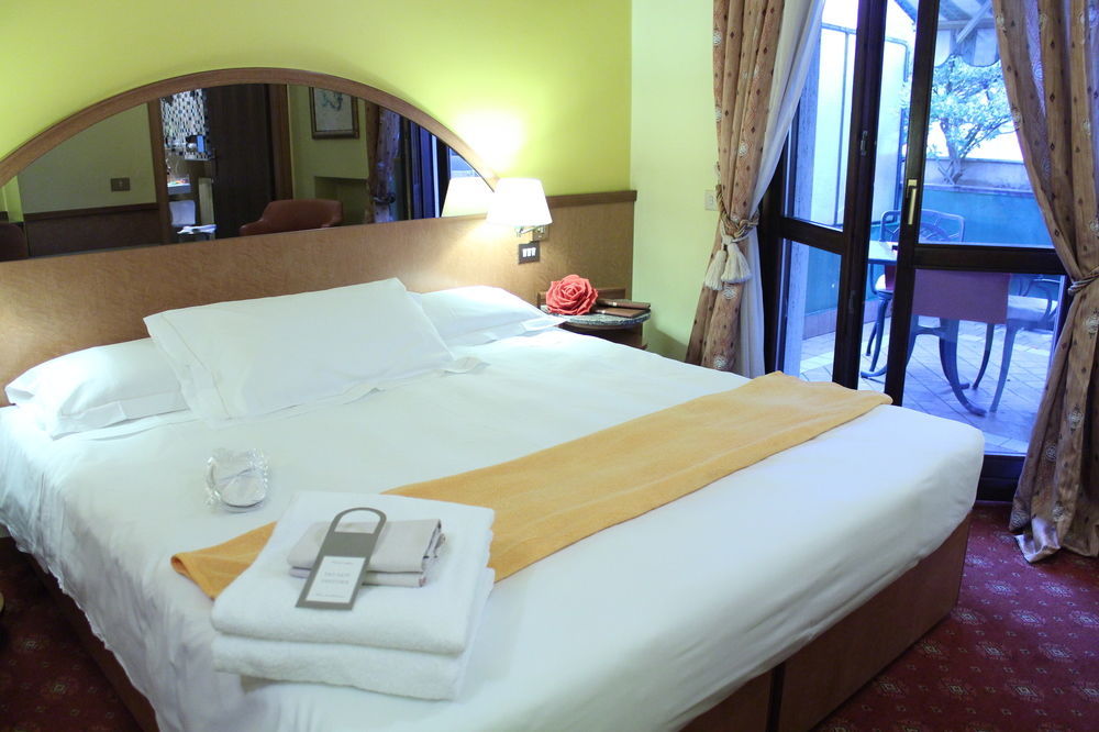 Hotel Carrobbio Milan Luaran gambar